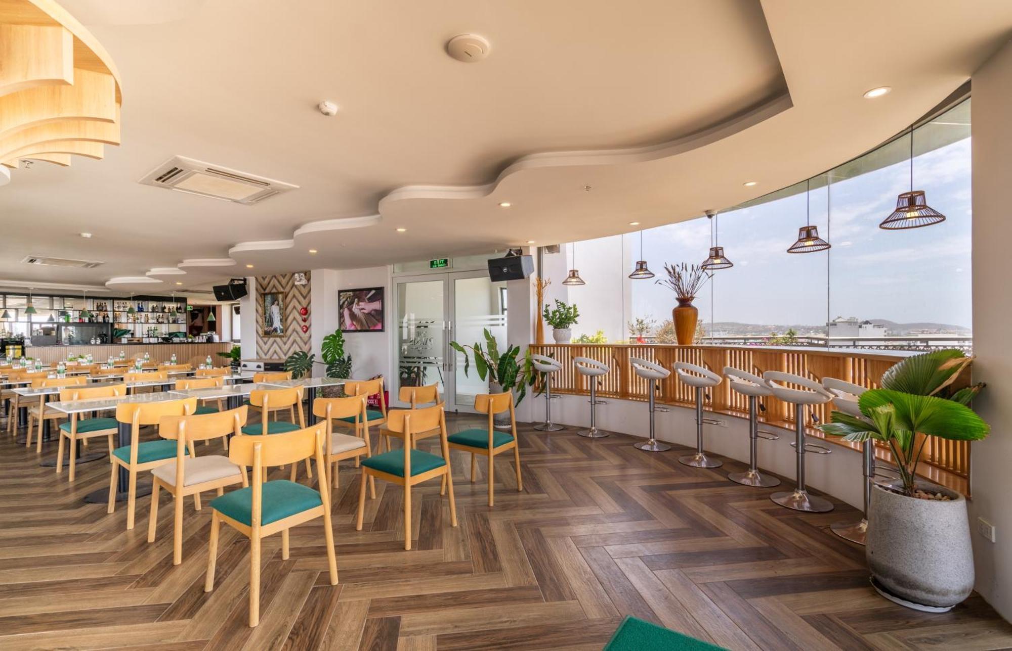 The Palms Hotel By Hmg Phan Thiet Exterior photo